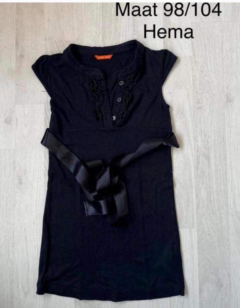 Zwart jurkje met band, maat 98/104. Merk: Hema, Kinderen en Baby's, Kinderkleding | Maat 98, Ophalen of Verzenden, Zo goed als nieuw