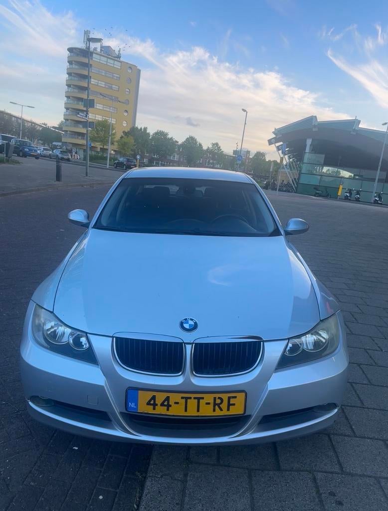 BMW 3-Serie 2.0 I 318 2007 Grijs, Auto's, BMW, Achterwielaandrijving, 4 cilinders, 129 pk, 75 €/maand