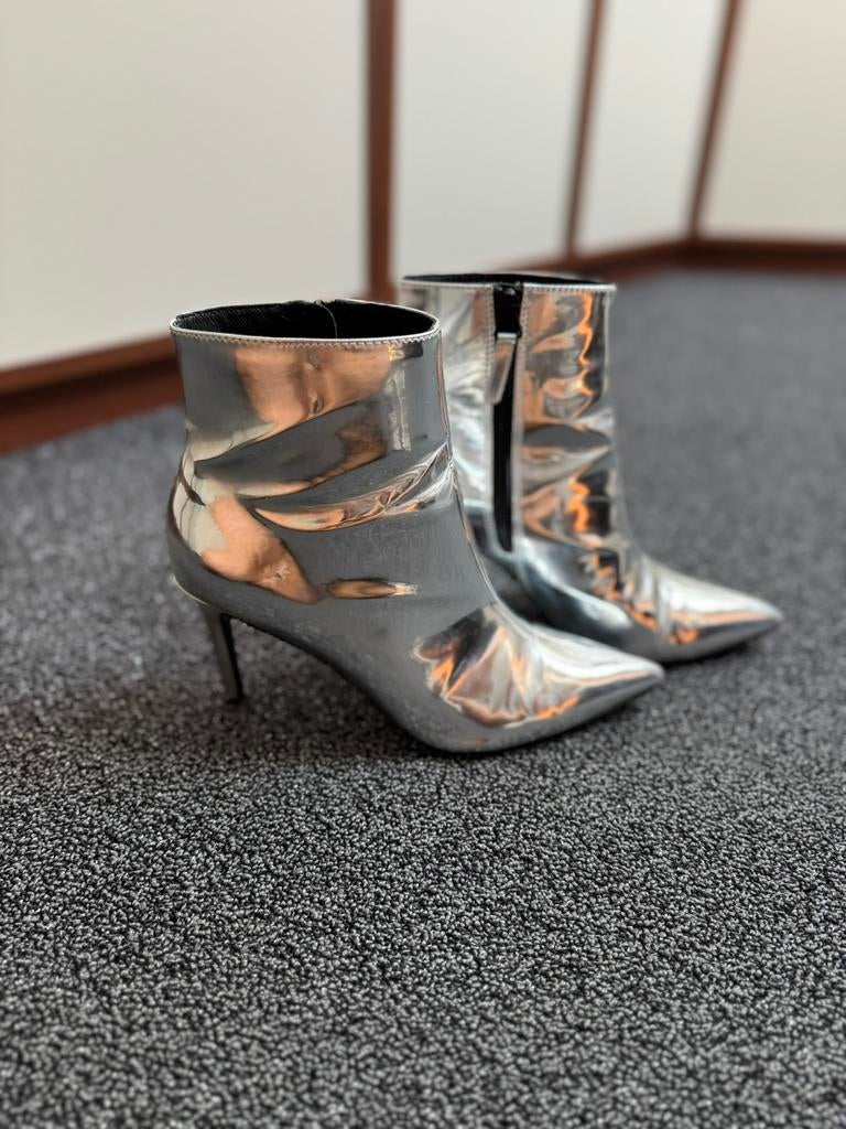 Zilveren laarzen met hak maat 36 van Asos, Overige kleuren, Lage of Enkellaarzen, Ophalen of Verzenden, Zo goed als nieuw