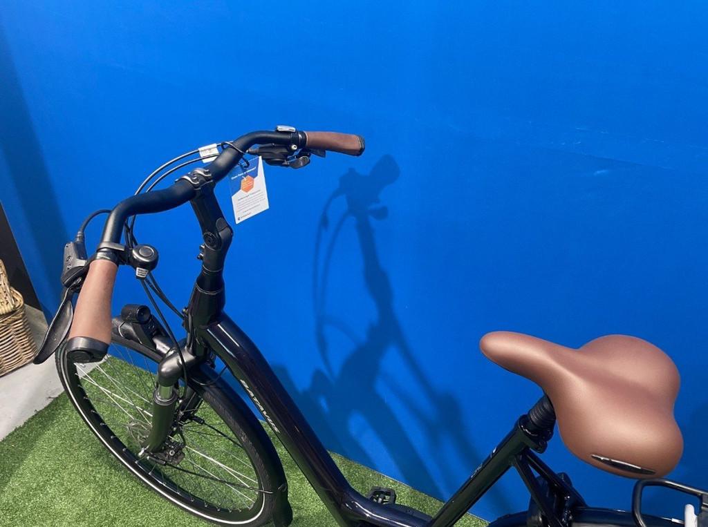 BATAVUS Finez Exclusive-8 Lageinstap Donkerblauw 57cm 2022, Gebruikt, -, - 0
-, NL, Batavus