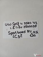 VW Golf 4 5drs 1.6/16v 2600038 Spatbord LV of RV '03