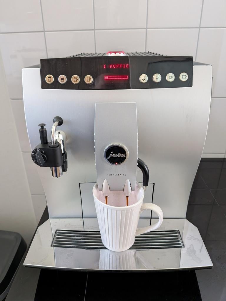 Aangeboden: Jura Z5 koffiemachine, Witgoed en Apparatuur, Koffiezetapparaten, 10 kopjes of meer, Ophalen, Koffiemachine