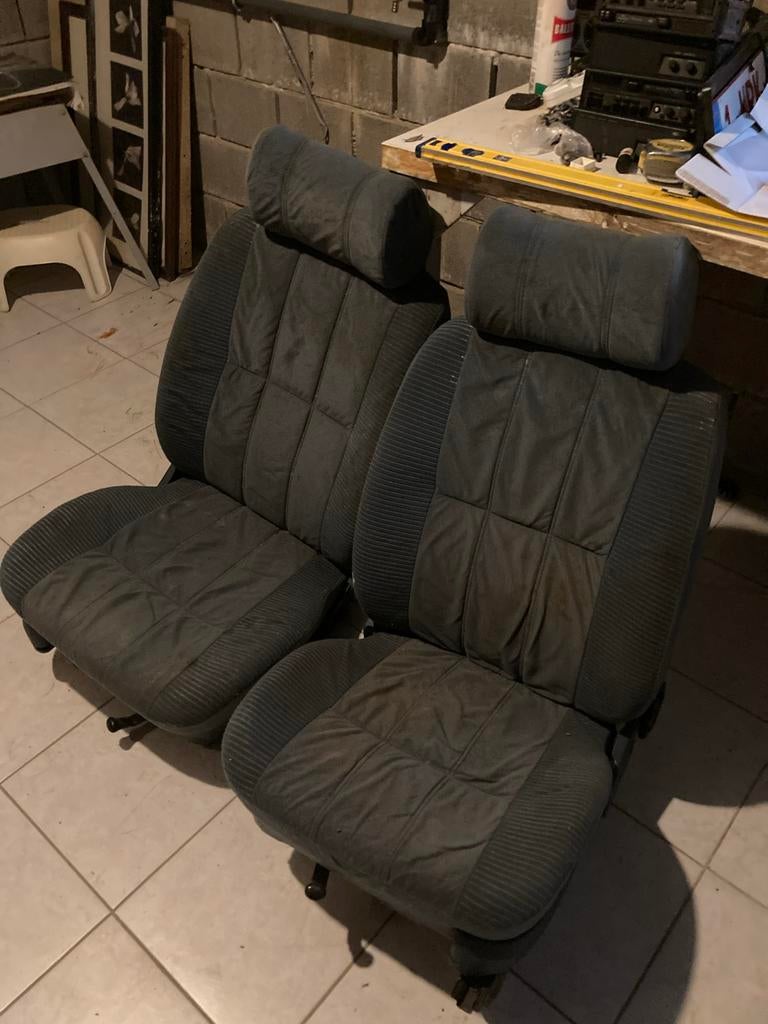 2 donkerblauwe voorstoelen voor een Taunus 4 deurs, Auto-onderdelen, Interieur en Bekleding, Ophalen, Gebruikt, Ford