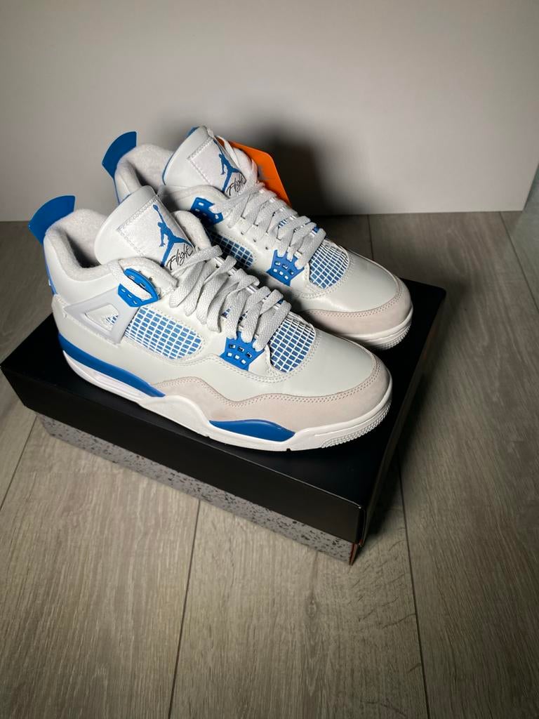 Jordan 4 Retro Military Blue 2024 maat 42,5, Ophalen of Verzenden, Nieuw, Blauw, Sneakers of Gympen