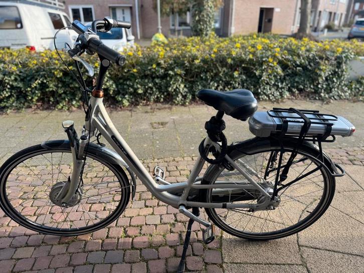 Elektrische fiets, goed onderhouden, 40km bereik klaar, Fietsen en Brommers, Elektrische fietsen, Zo goed als nieuw, Gazelle, 51 tot 55 cm