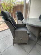 Grijze rotan tuinset: 4 stoelen en tafel met glazen blad, Ophalen, 4 zitplaatsen, Gebruikt, Rotan