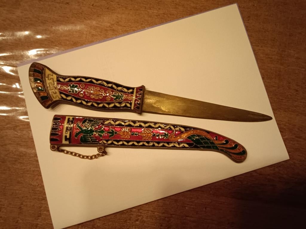 Brievenopener met schede, kleurrijk versierd, Antiek en Kunst, Ophalen of Verzenden