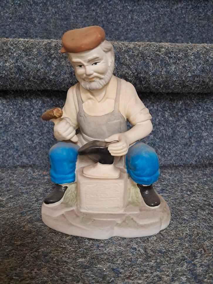 Vintage beeldje van schoenmaker, Verzamelen, Beelden en Beeldjes, Ophalen