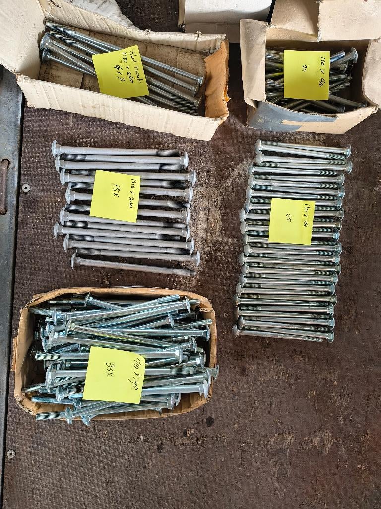 Slotbouten div. lengten 295 stuks en rvs 71 stuks, Ophalen, 100 tot 250 mm, Zo goed als nieuw, Rvs