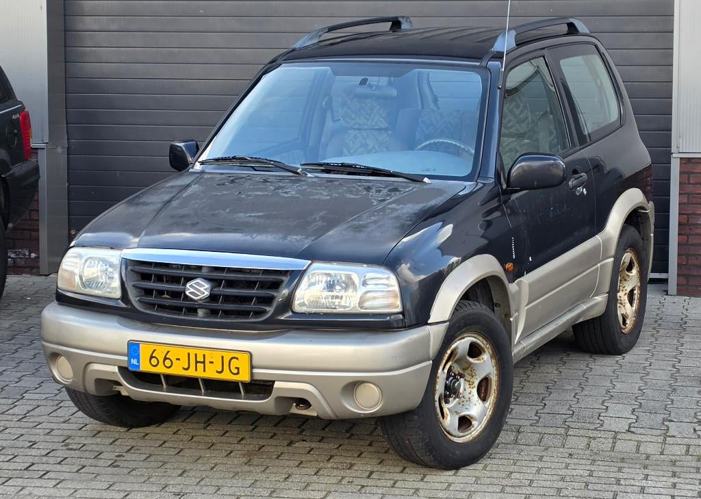 Suzuki Grand Vitara 2.0 3D 2002 Zwart airco 4x4, Stof, 1995 cc, 4 cilinders, Zwart