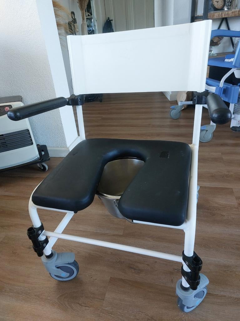 Verrijdbare Douchestoel / po met wielen, Ophalen of Verzenden, Elektrische rolstoel