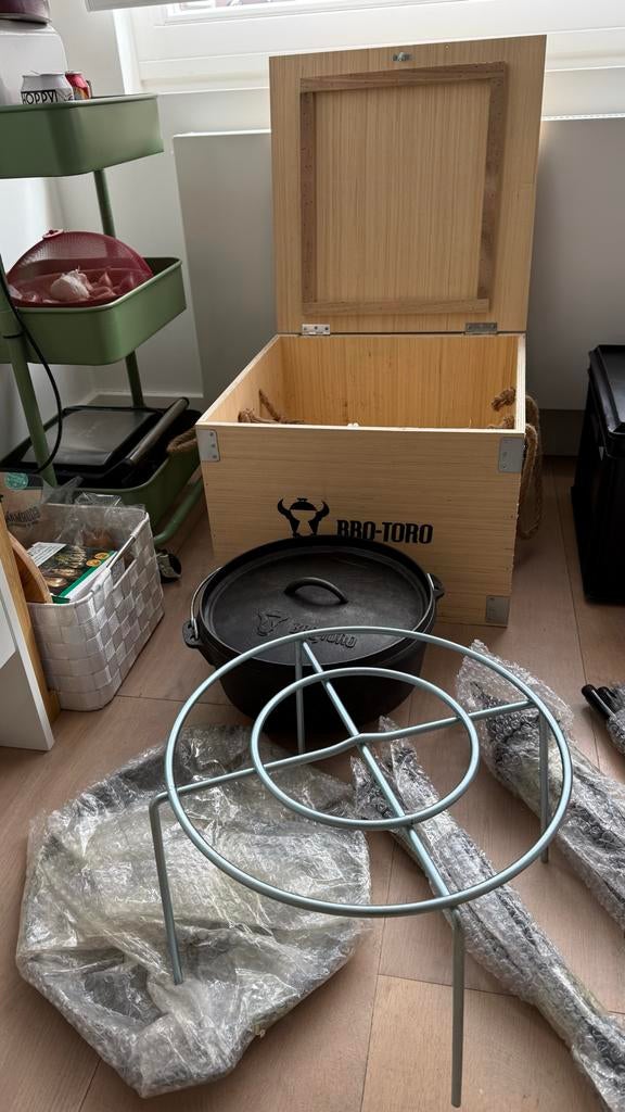 BBQ-Toro Outdoor Kookset - Dutch Oven & Driepoot, Ophalen, Zo goed als nieuw, Houtskool, Vrijstaand