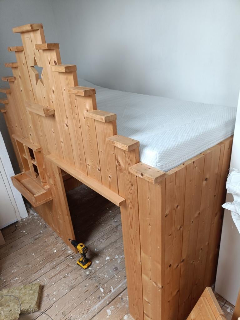 Hoogslaper van vurenhout met matras en trap, Ophalen of Verzenden, Gebruikt, Hoogslaper