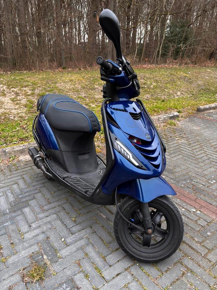 Piaggio zip 4t E4, Fietsen en Brommers, Scooters | Piaggio, Zo goed als nieuw, Zip, Maximaal 45 km/u, Benzine, Ophalen