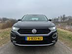 Volkswagen T-Roc 1.5 TSI Sport Virtual Cockpit / Camera / Tr, Stof, 4 cilinders, 150 pk, Zwart