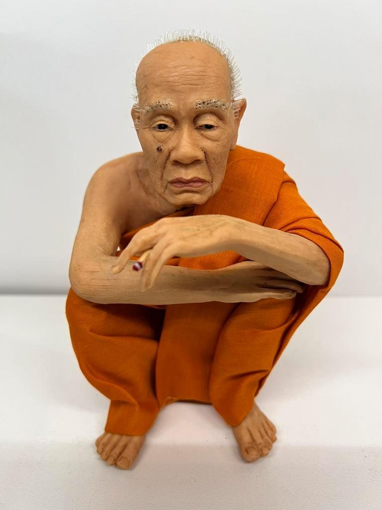 Monnik Thailand levens echt in vitrine, Huis en Inrichting, Woonaccessoires | Boeddhabeelden, Westerndeco, Nieuw, Storkstraat,Zoetermeer