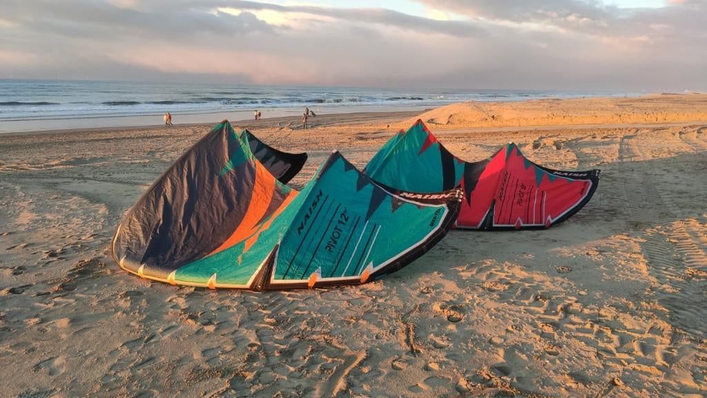 Naish Pivot 9 & 12 m2 + Naish Torque ATB Bar, Watersport en Boten, Kitesurfen, Ophalen, Gebruikt, Kitesurf-set, 9 m²