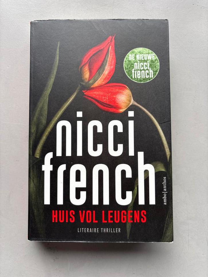 Nicci French - Huis vol leugens (Literaire thriller), Boeken, Thrillers, Gelezen, Nederland, Ophalen of Verzenden