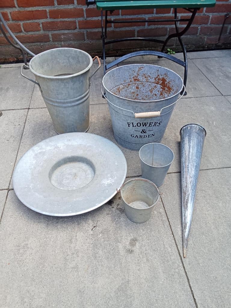 Zinken planten items, Tuin en Terras, Bloembakken en Plantenbakken, Gebruikt, Ophalen of Verzenden, Metaal, 60 cm of meer