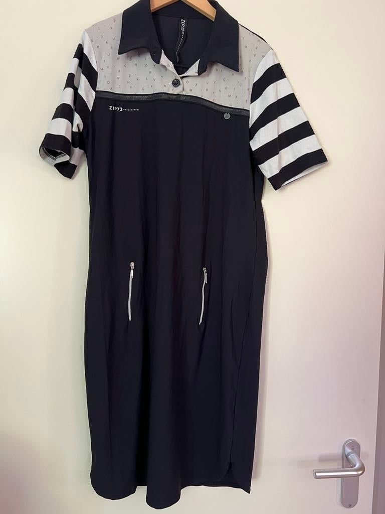 Zip73 mooi jurkje van travelstof/ maat S, Kleding | Dames, Verzenden, Zwart, Zo goed als nieuw, Knielengte