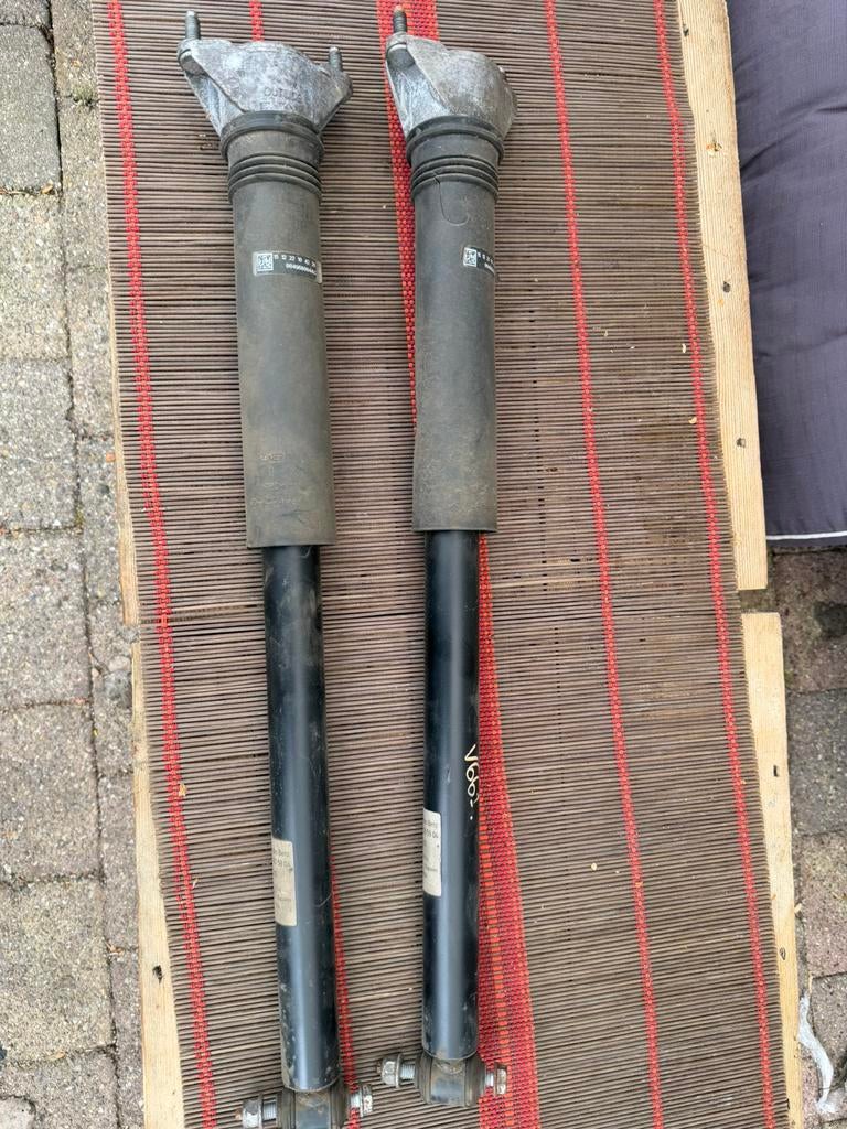 Mercedes w247 b-klasse 2022 schokdempers achter, Ophalen of Verzenden