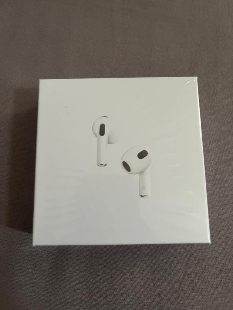 AirPods 3, Nieuw, Ophalen of Verzenden, Apple, In oorschelp (earbud)