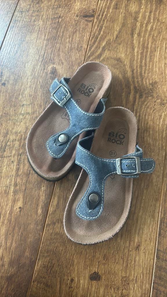 Teen slippers met leren voetbed maat 31, Ophalen of Verzenden, Zo goed als nieuw, Meisje, Schoentjes