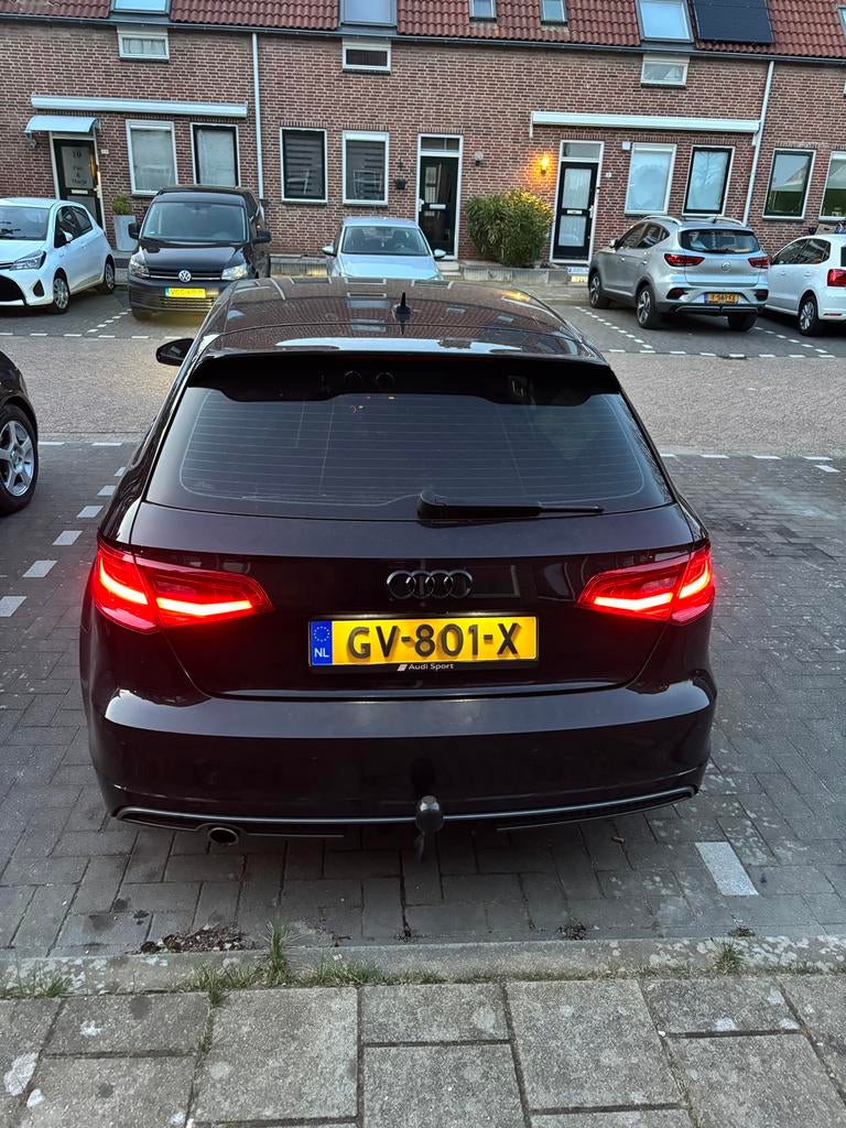 Audi A3 1.6 TDI 3x S-Line | Full-Option | Camera | FACELIFT, Automaat, 4 cilinders, Alcantara, Zwart