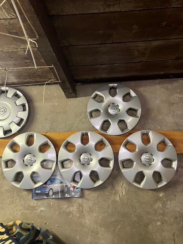Mooie wieldoppen 17 inch apel astra type j., Ophalen of Verzenden, Zo goed als nieuw