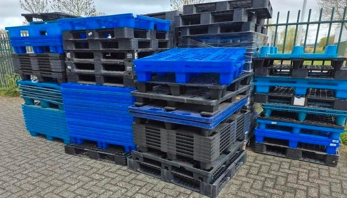 137 kunststof pallets 120x100 cm - Diverse kwaliteit, Doe-het-zelf en Verbouw, Hout en Planken, Zo goed als nieuw, Pallet, Ophalen of Verzenden