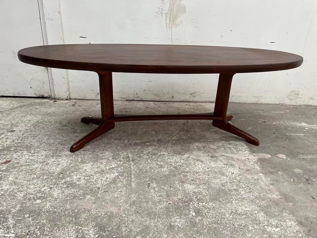 MM Mobler salontafel ovaal teak/ palissander jaren 60 €145, Ophalen of Verzenden, Huis en Inrichting