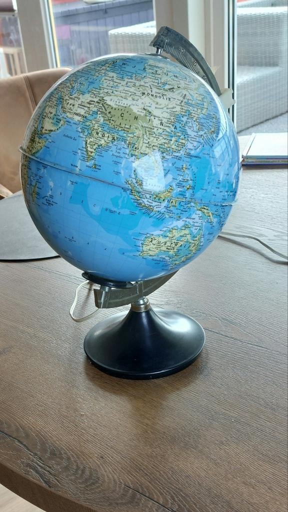 WERELDBOL met verlichting, Ophalen