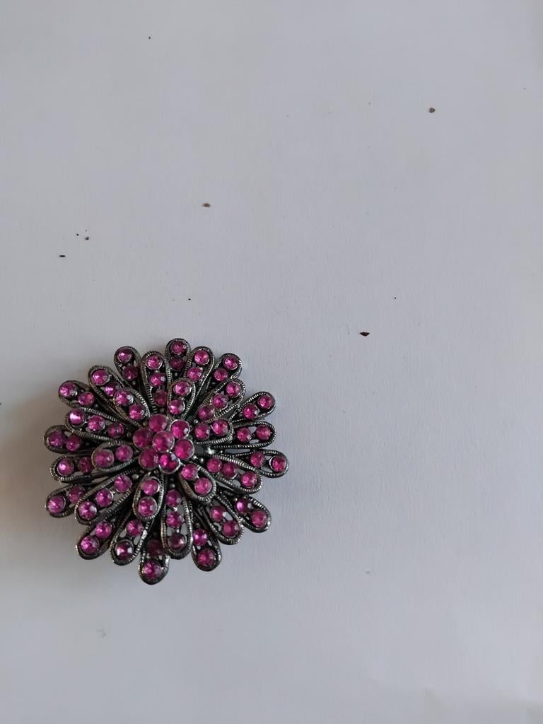 Vintage Broche met Roze Strass Steentjes, Sieraden, Tassen en Uiterlijk, Broches, Overige materialen, 4 tot 7 cm, Gebruikt, Ophalen of Verzenden
