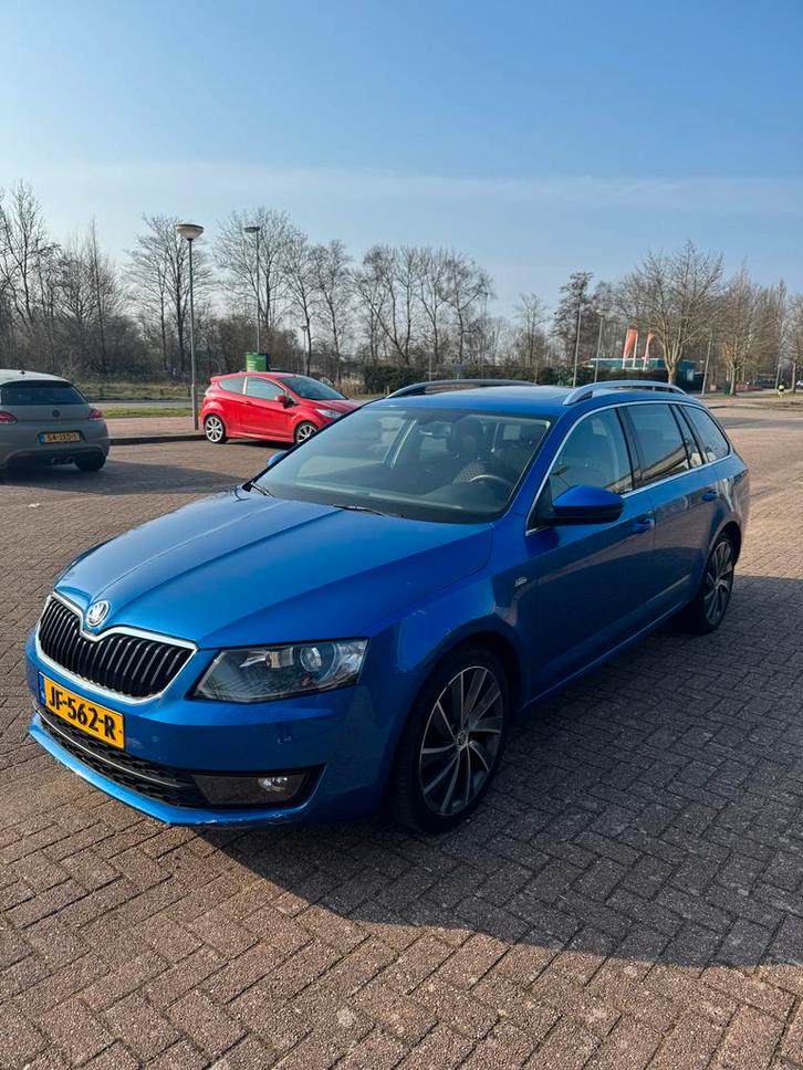 Skoda Octavia 2.0 TDI Combi 110KW DSG 2016 Blauw, Auto's, Skoda, Particulier, Octavia, Diesel, E, Hatchback, Automaat, Origineel Nederlands