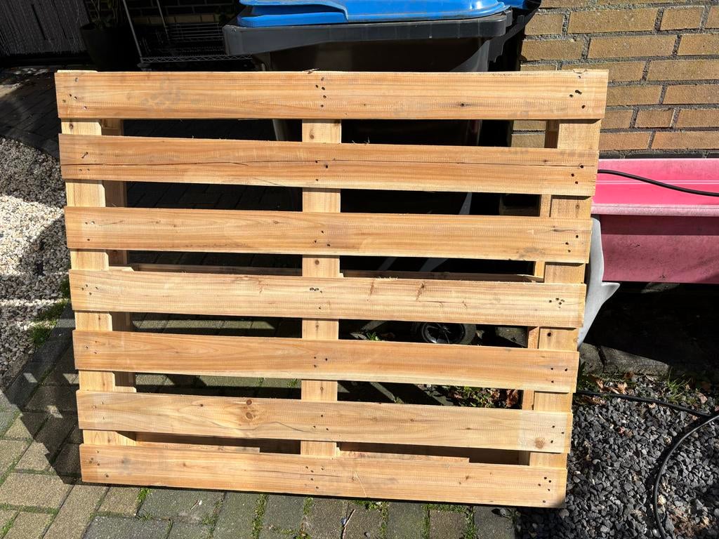 Gratis af te halen: Stevige houten pallet, Ophalen