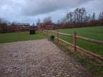 Tuinomheuning, paardenbak, weide palen, houten doorsteek