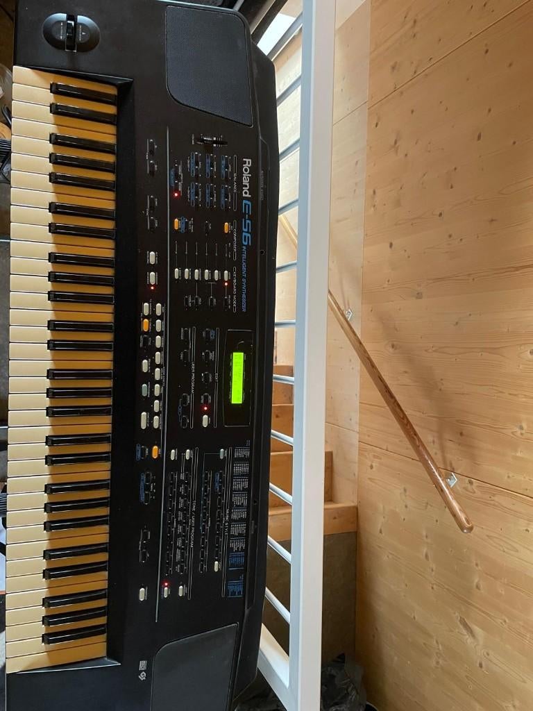 Roland E56 keyboard, Muziek en Instrumenten, Ophalen, Roland, Aanslaggevoelig, 61 toetsen