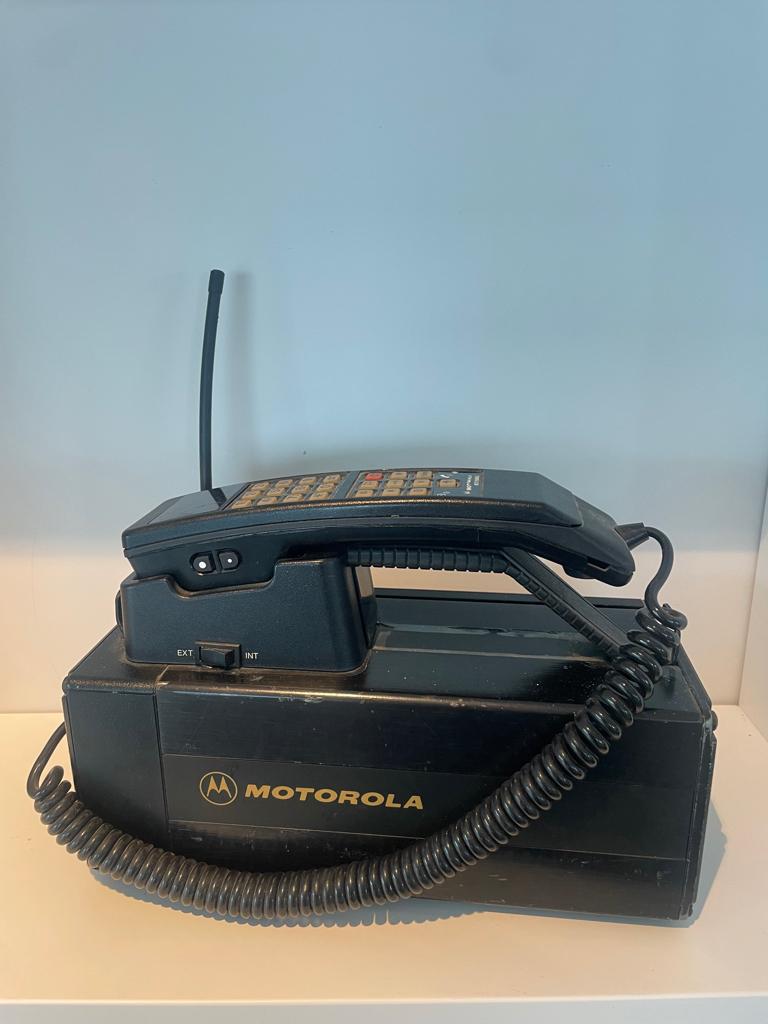 vintage Motorola auto telefoon MCR9500XL, Telecommunicatie, Ophalen of Verzenden, Geen camera, Zwart