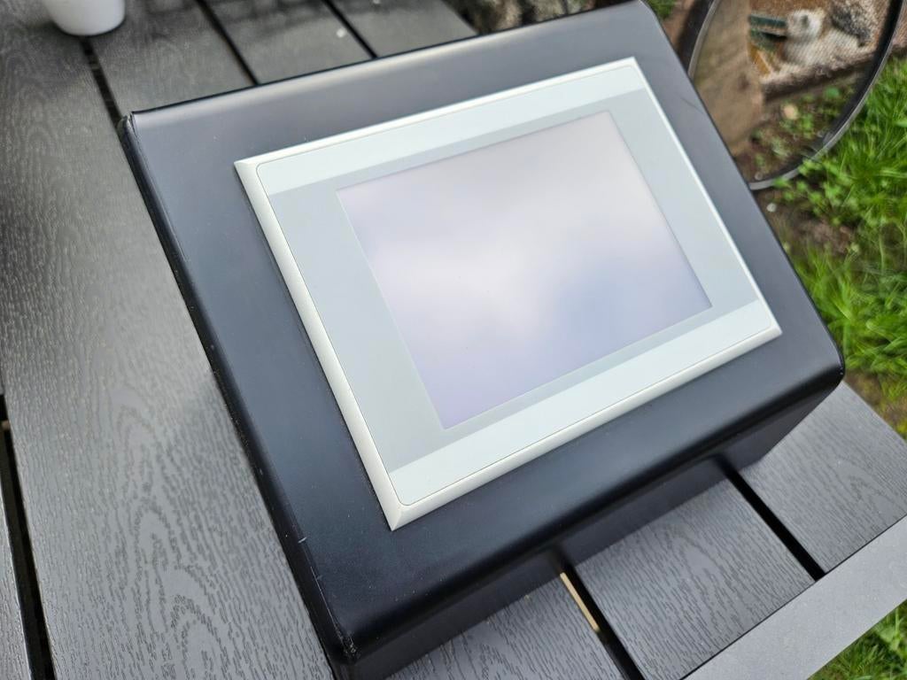 Eaton XV-102-D6-57TVRC-10 HMI Touch Panel, Hobby en Vrije tijd, Elektronica-componenten, Ophalen