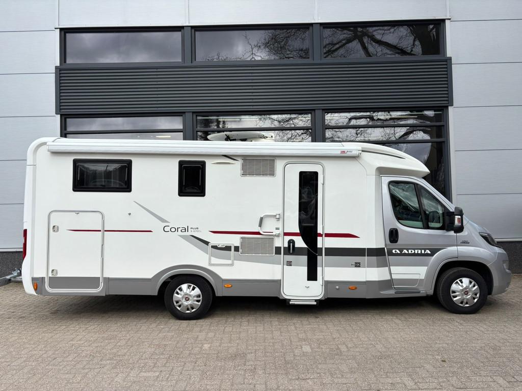 Adria CORAL S 670SL | AUTOMAAT | ENKELE BEDDEN | (bj 2015), Caravans en Kamperen, Campers, Automaat, Ringverwarming, Bedrijf, Diesel