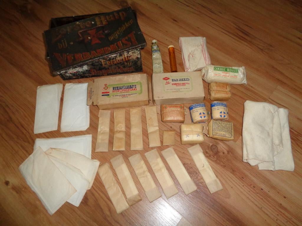 EHBO blik met inhoud zeer oud, Antiek en Kunst, Curiosa en Brocante, Verzenden