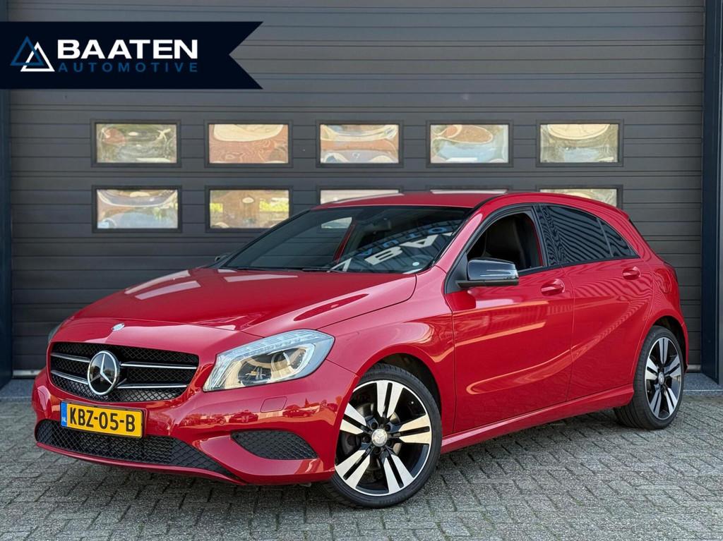 Mercedes A-klasse 180 Urban|Carplay|1e eig.|Clima|Navi|LED, Voorwielaandrijving, 4 cilinders, Leder en Stof, Handgeschakeld