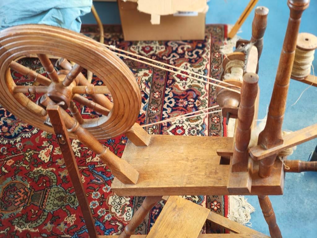 Antiek Spinnewiel - Decoratief en Functioneel, Ophalen, Gebruikt, Spinnewiel