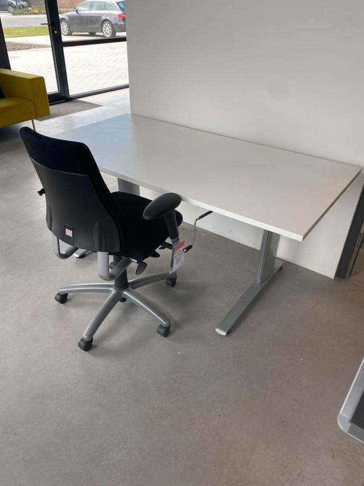 Slinger bureau buro's van het merk VEPA afm 160 x 80 cm, Huis en Inrichting, Bureaus, Gebruikt, Bureau, In hoogte verstelbaar