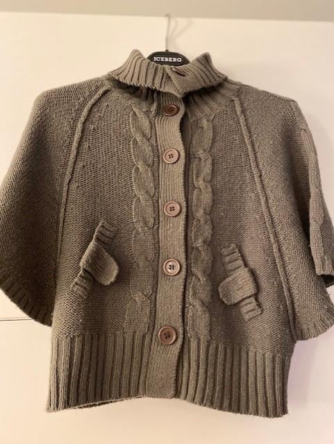Taupe cape maat 122, Ophalen of Verzenden, Zo goed als nieuw, Jongen of Meisje, Trui of Vest