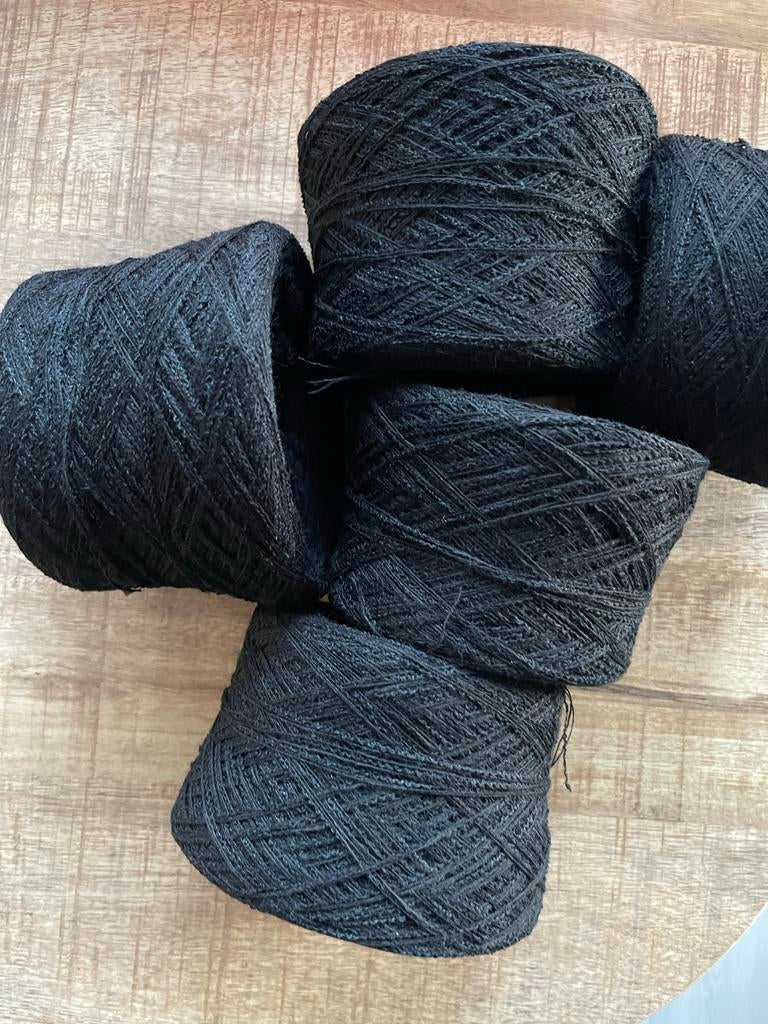 Zacht bouclé garen - 780 gram zwarte kleur, Ophalen of Verzenden, Nieuw, Breien of Haken, Wol of Garen