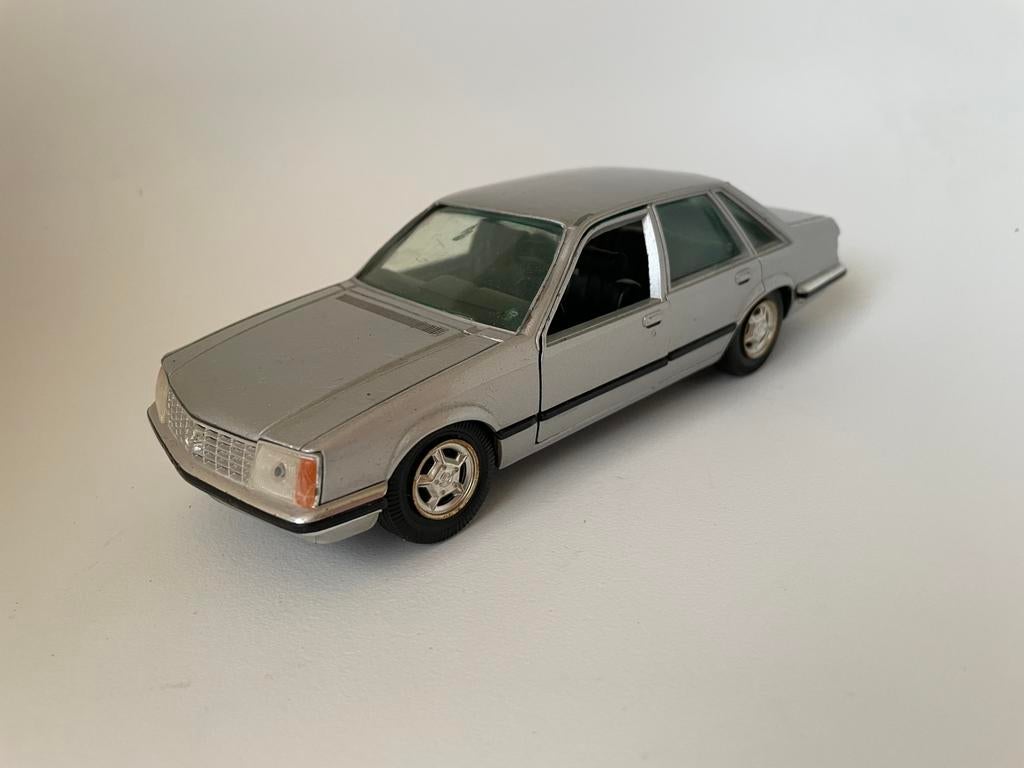 model Opel Senator Mk I (Gen A), zilvergrijs, 1/25, GAMA, Ophalen of Verzenden, Gebruikt, Auto