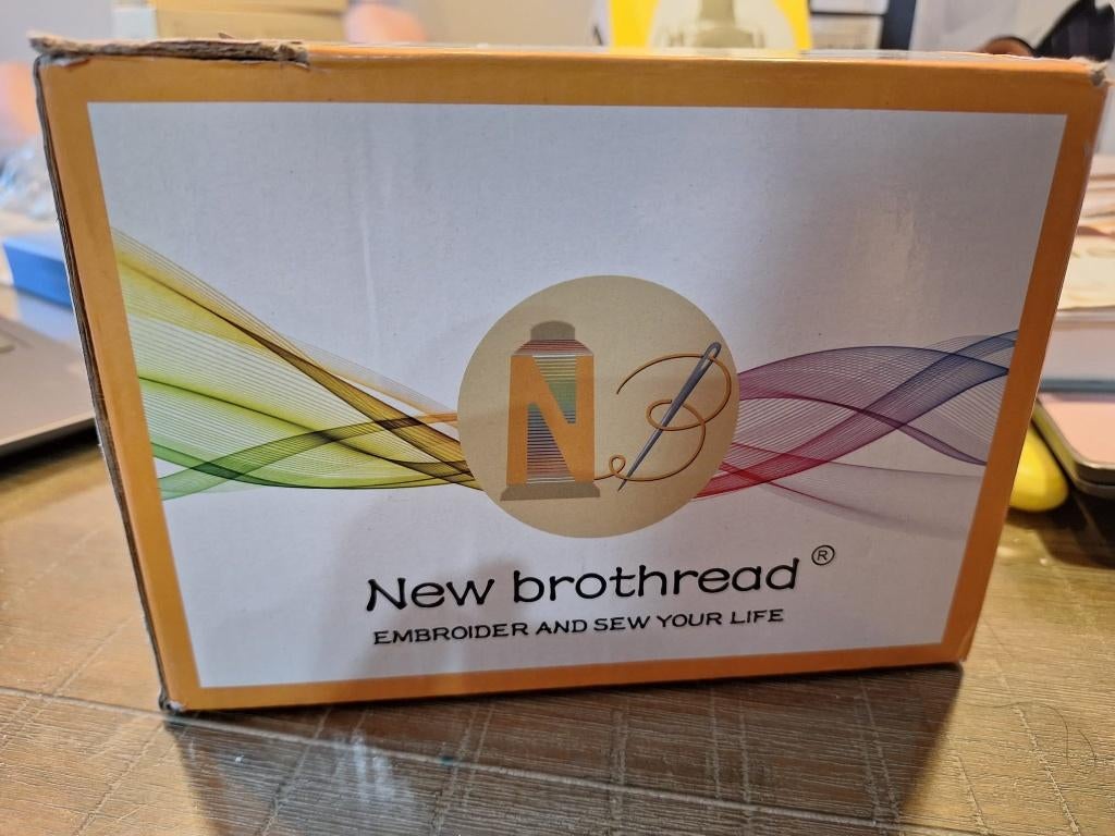 New brothread 40Kleuren Polyester Machine Borduurgaren 500M, Ophalen of Verzenden, Nieuw, Garen of Naald(en)