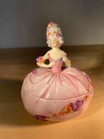 Duits porseleinen roze hoepelrok dame poederdoos, Antiek en Kunst, Ophalen of Verzenden