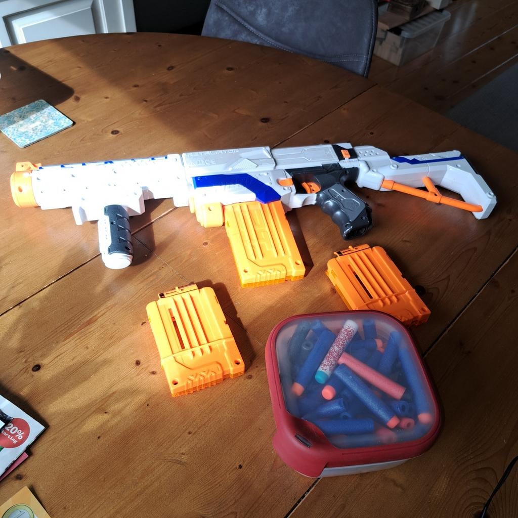 Nerf pistool met magazijnen en pijltjes, Ophalen of Verzenden